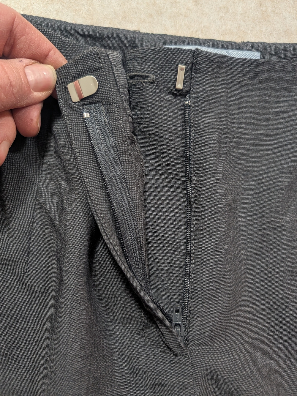 Antonio Melani Women's Wool Blend Dress Pants Size 10 Dark Gray Tailored - Picture 3 of 5